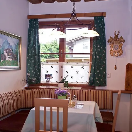Gastehaus Lasser Гостьовий будинок Зефельд-ін-Тіроль